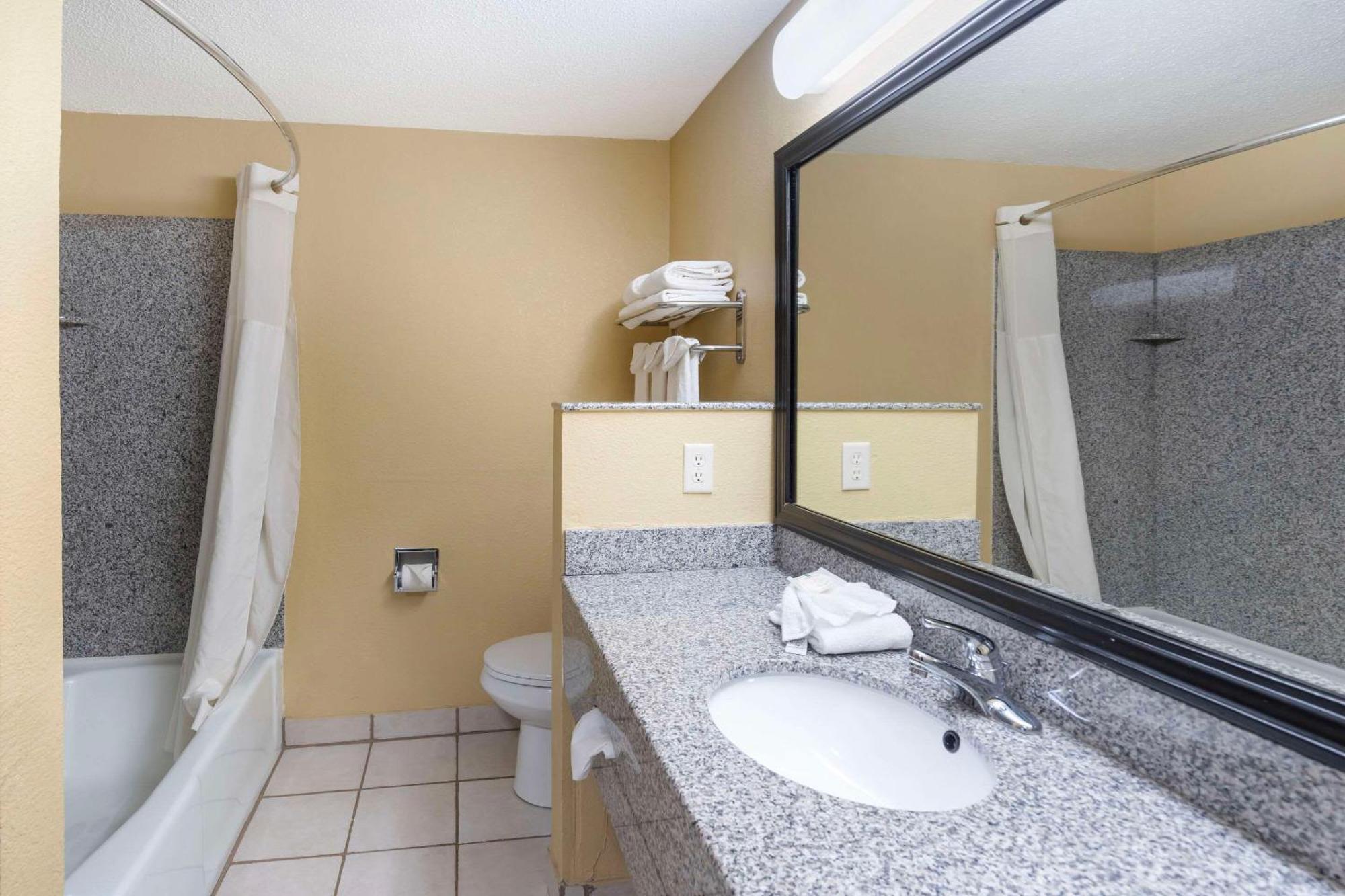 Quality Inn & Suites Bloomington University Area Zewnętrze zdjęcie